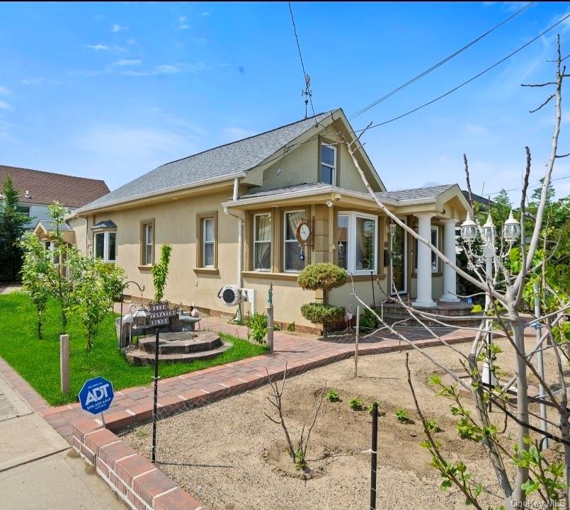 #2 photo, 115 Bayswater Boulevard, Inwood , NY 11096