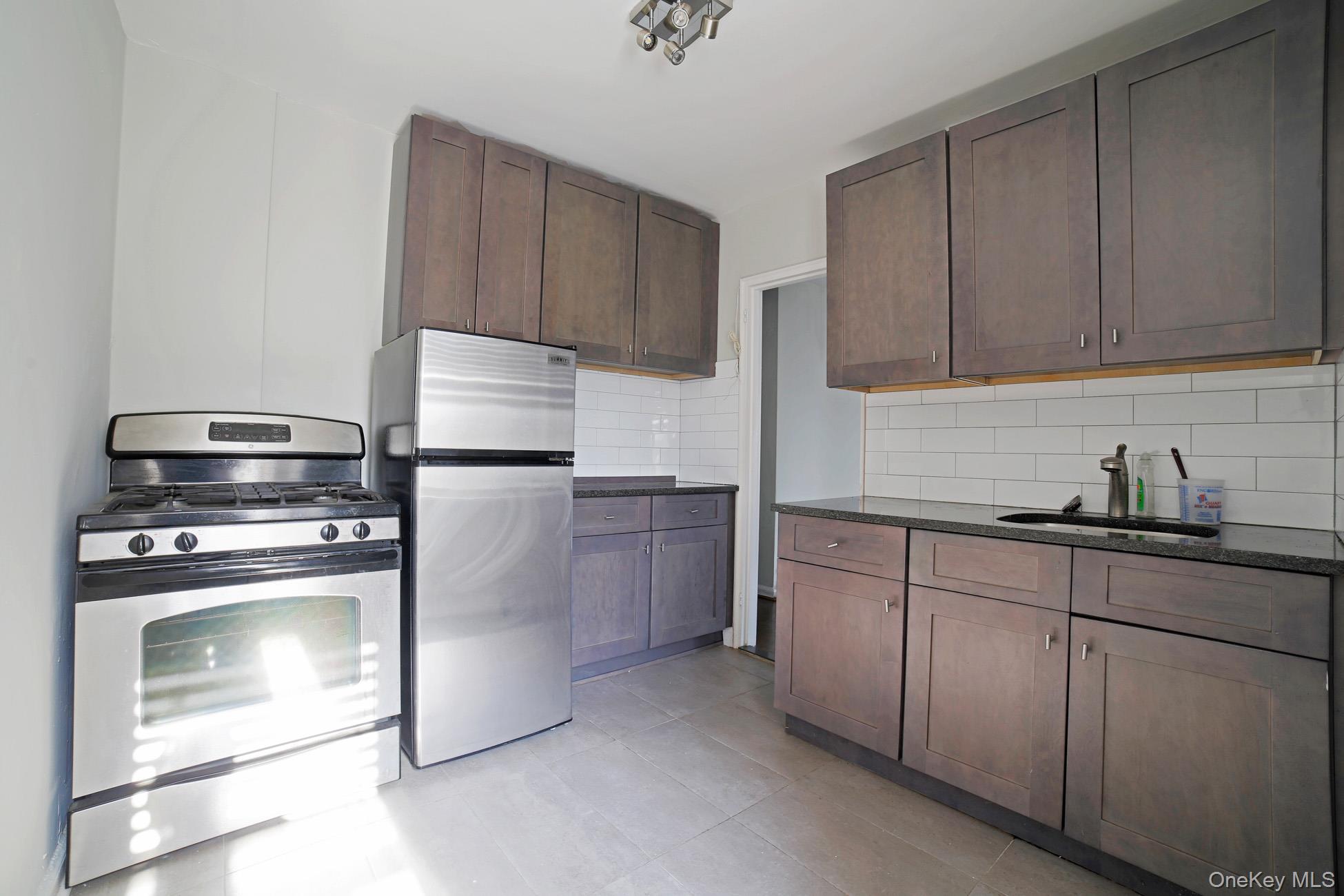 #8 photo, 5621 Netherland Avenue, Bronx , NY 10471