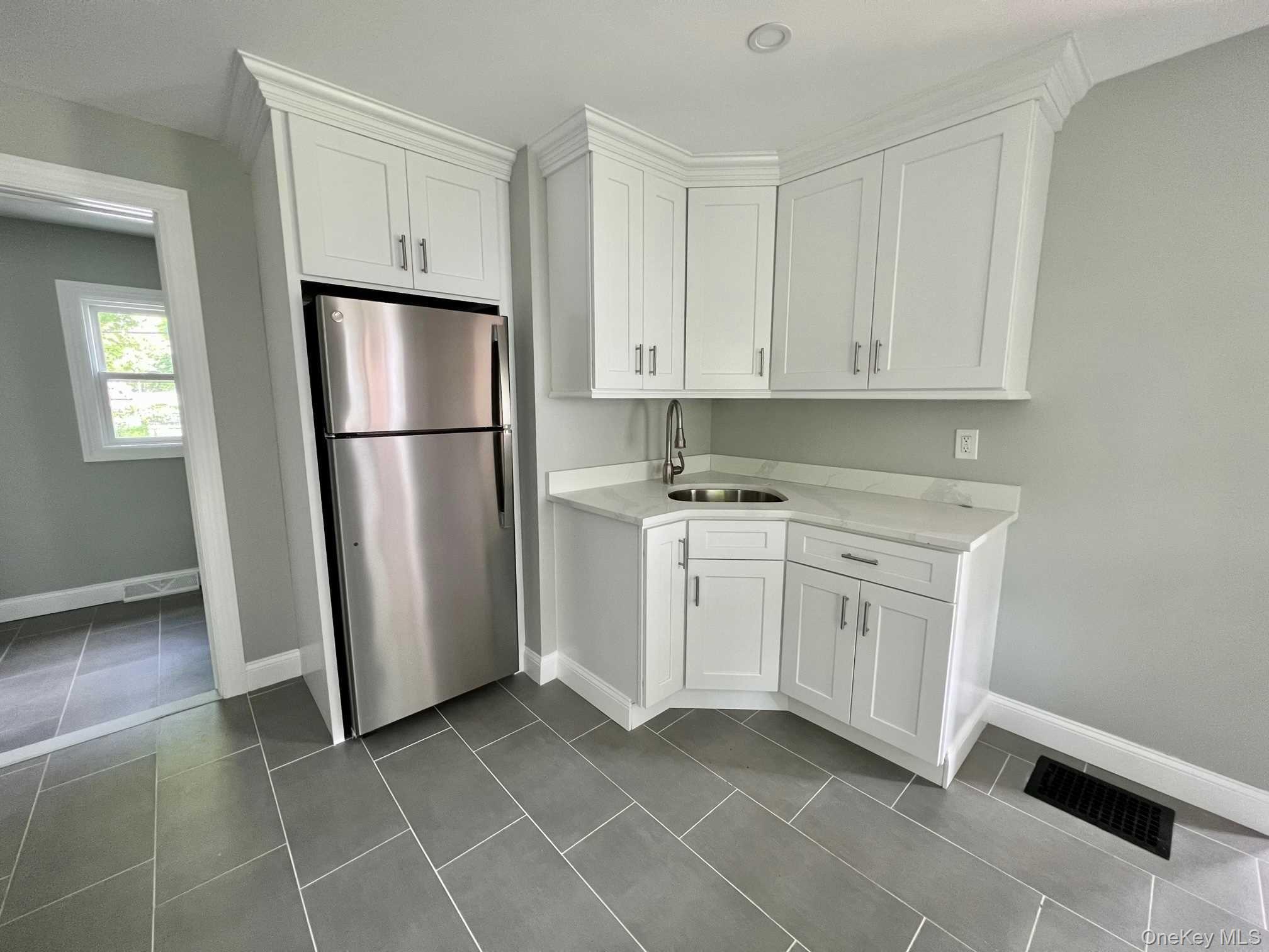 #3 photo, 21 WASHINGTON AVE, 1st floor, Millbrook , NY 12545