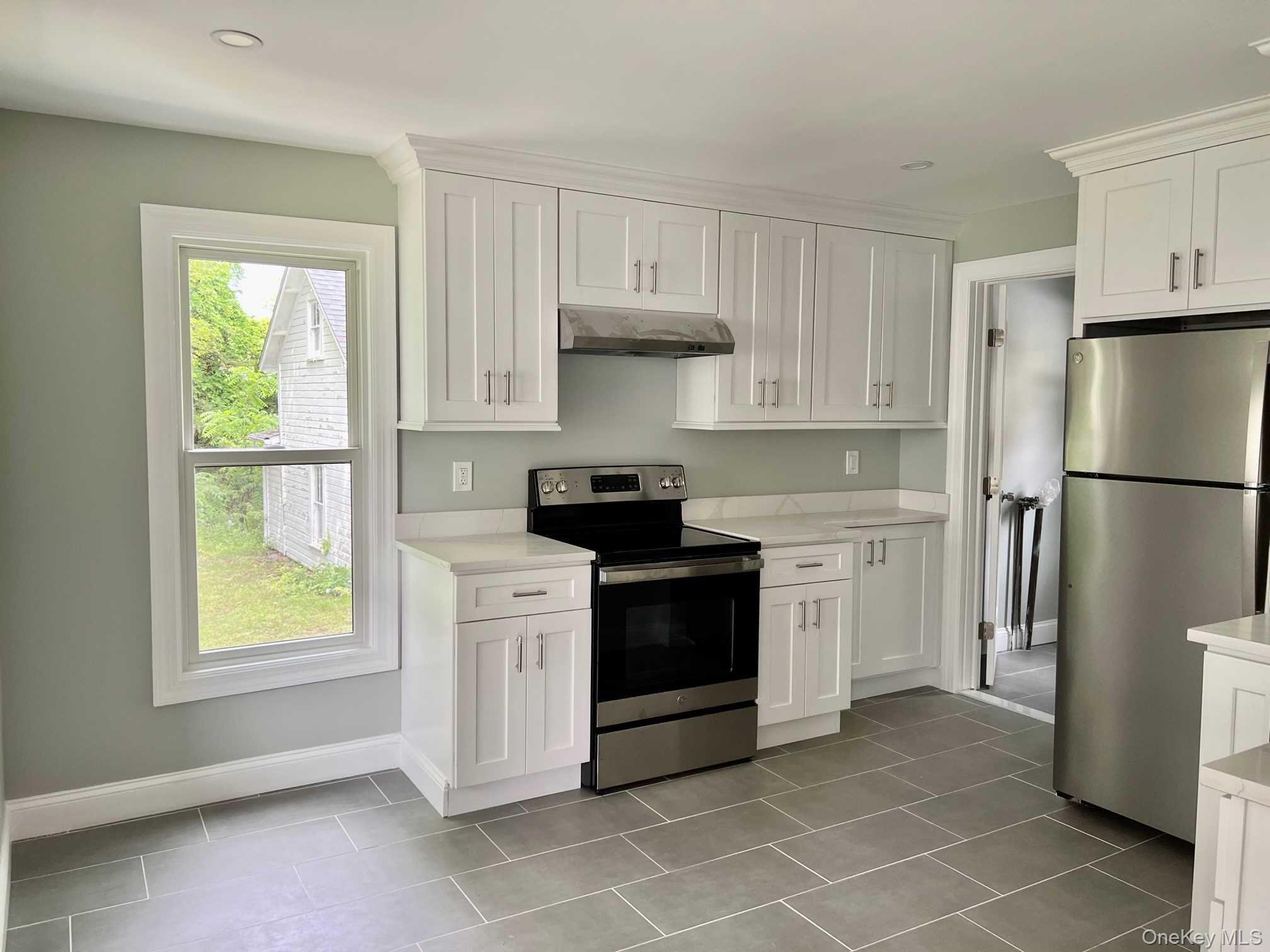 #4 photo, 21 WASHINGTON AVE, 1st floor, Millbrook , NY 12545