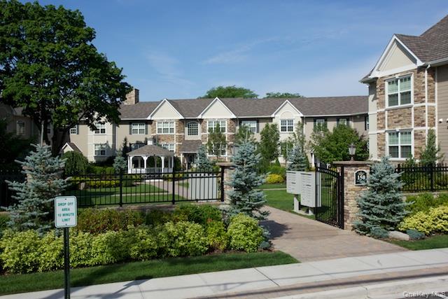 #1 photo, 150 Secatogue Avenue, Farmingdale , NY 11735