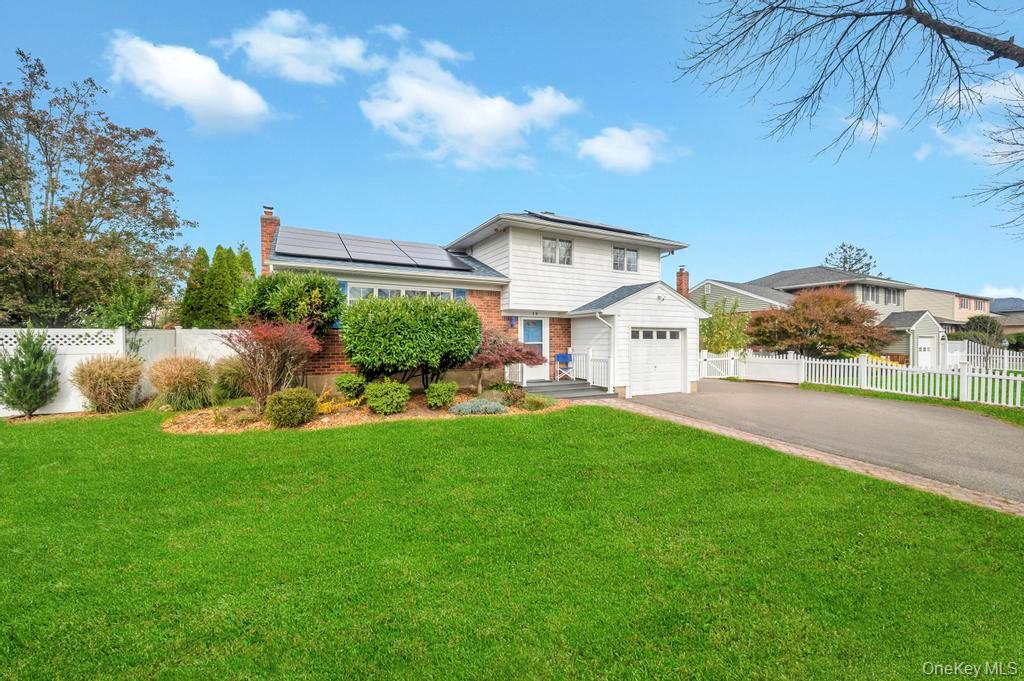 #4 photo, 19 Summit Street, Hicksville , NY 11801