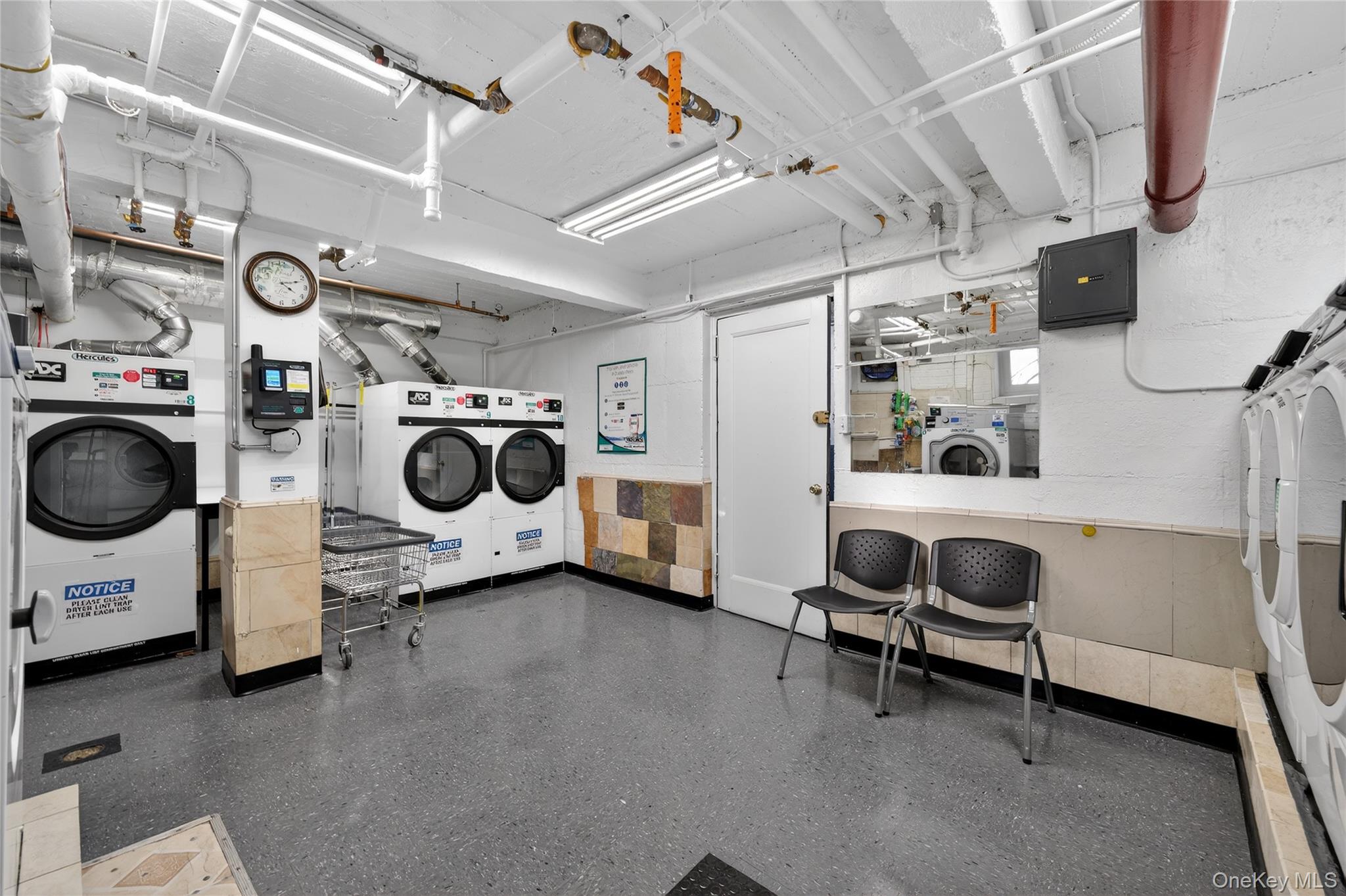 #19 photo, 84-35 Lander Street, Куинс ‖ Briarwood , NY 11435