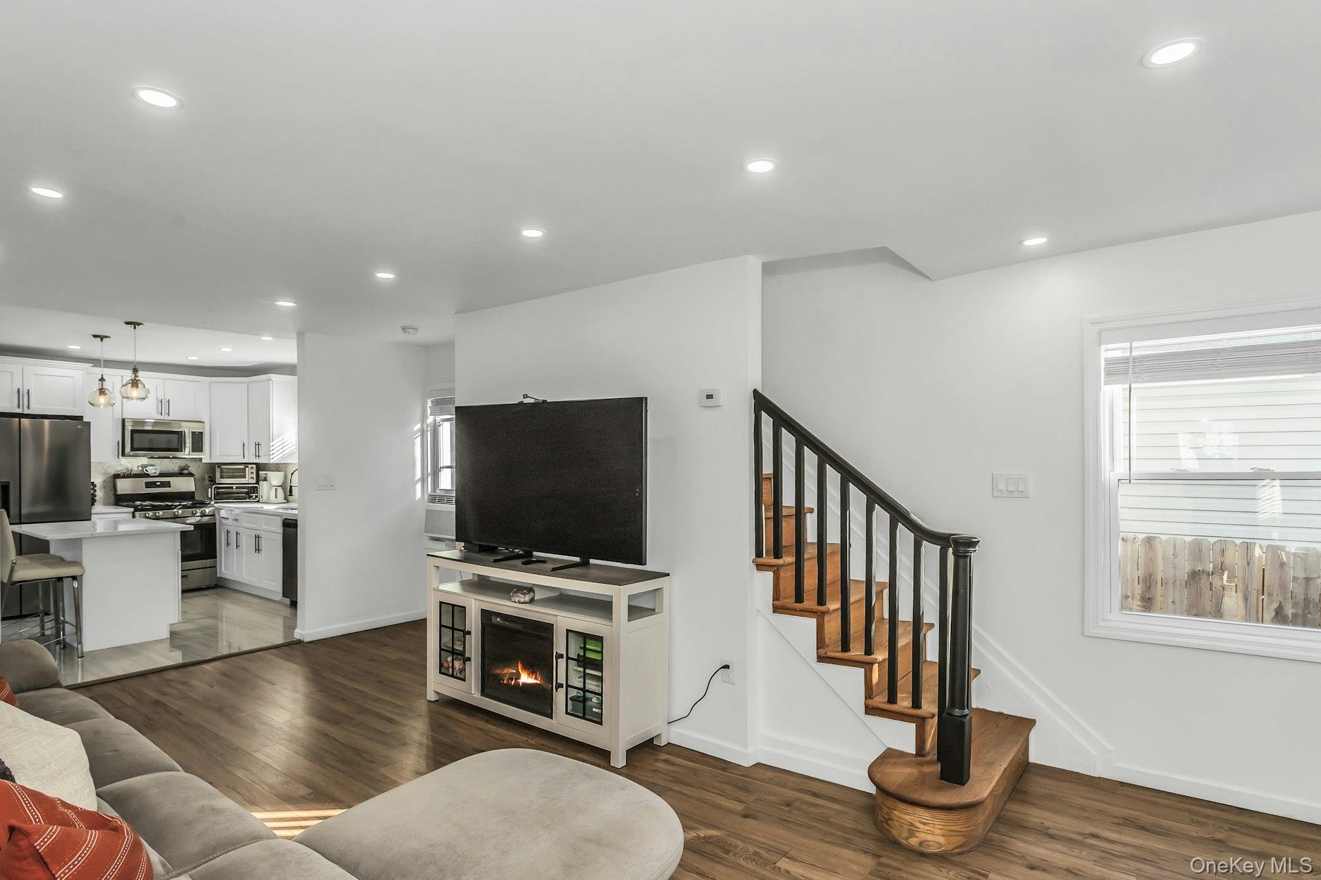 #9 photo, 42 13th Street, Locust Valley , NY 11560