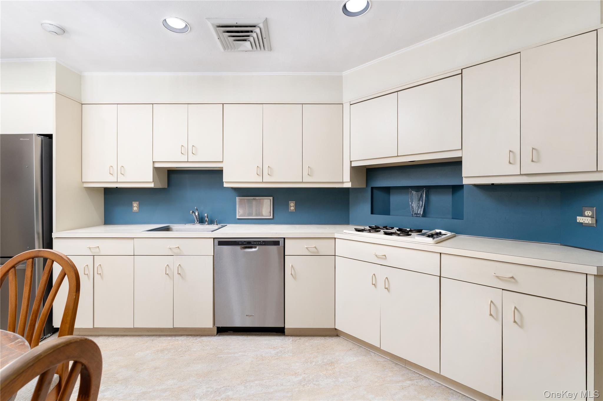 #14 photo, 9 Eaton Road, Syosset , NY 11791