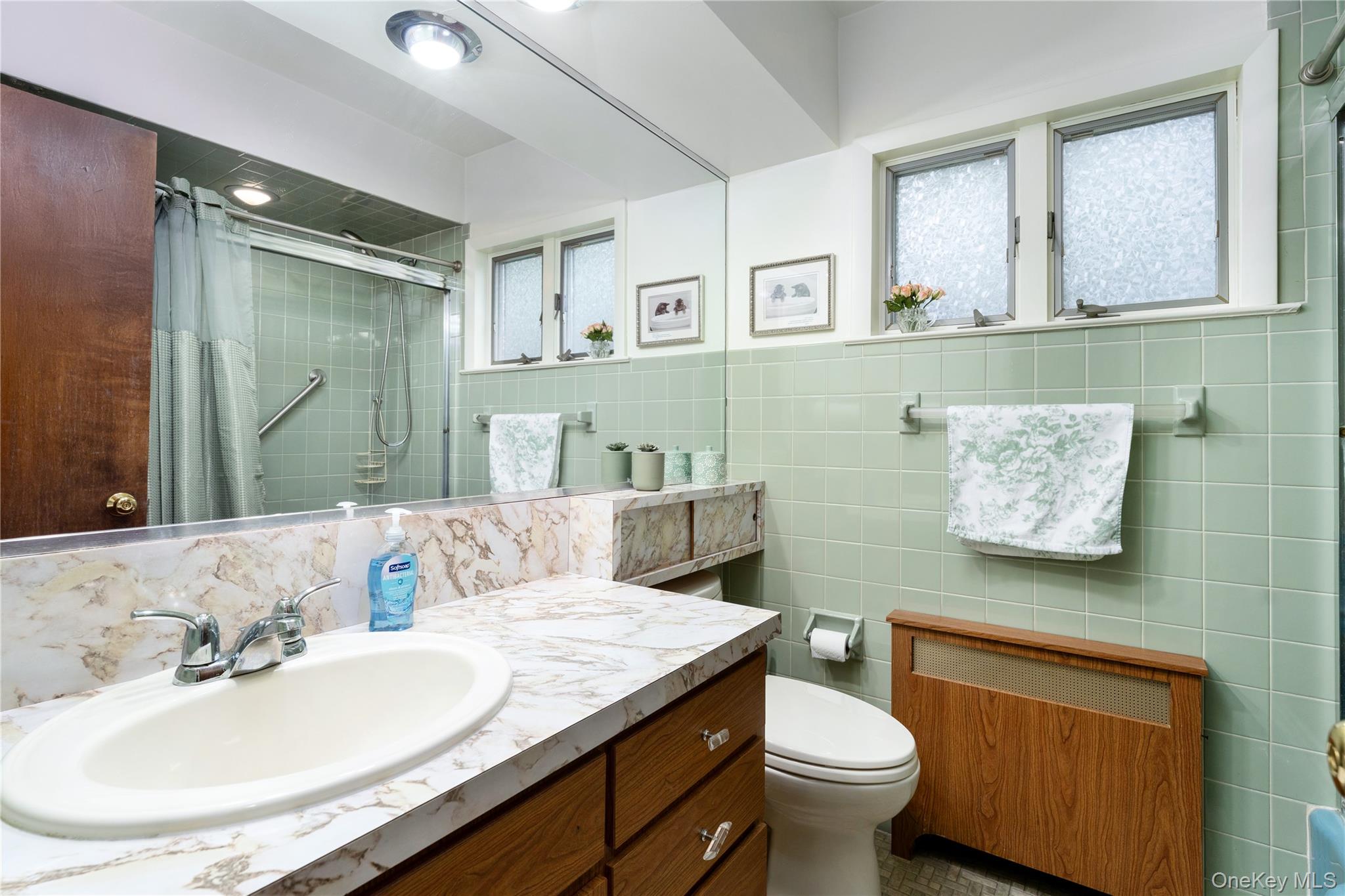 #17 photo, 9 Eaton Road, Syosset , NY 11791