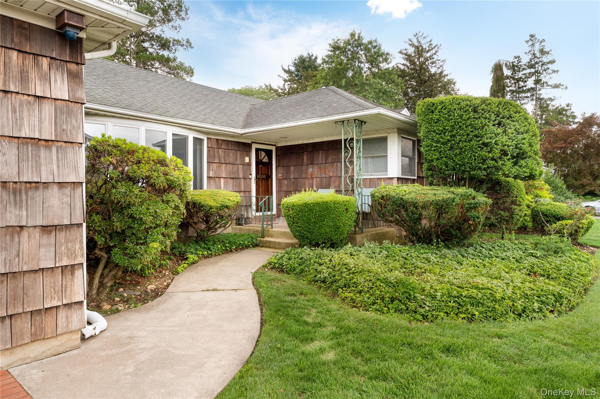 #4 photo, 9 Eaton Road, Syosset , NY 11791