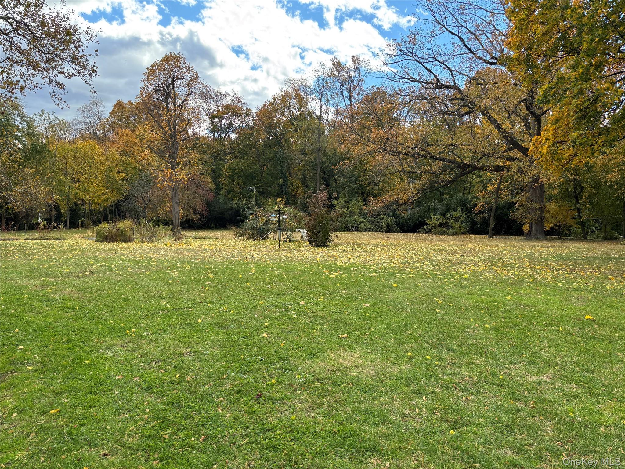 #4 photo, 18 LIGHTHOUSE Road, Kings Point , NY 11024