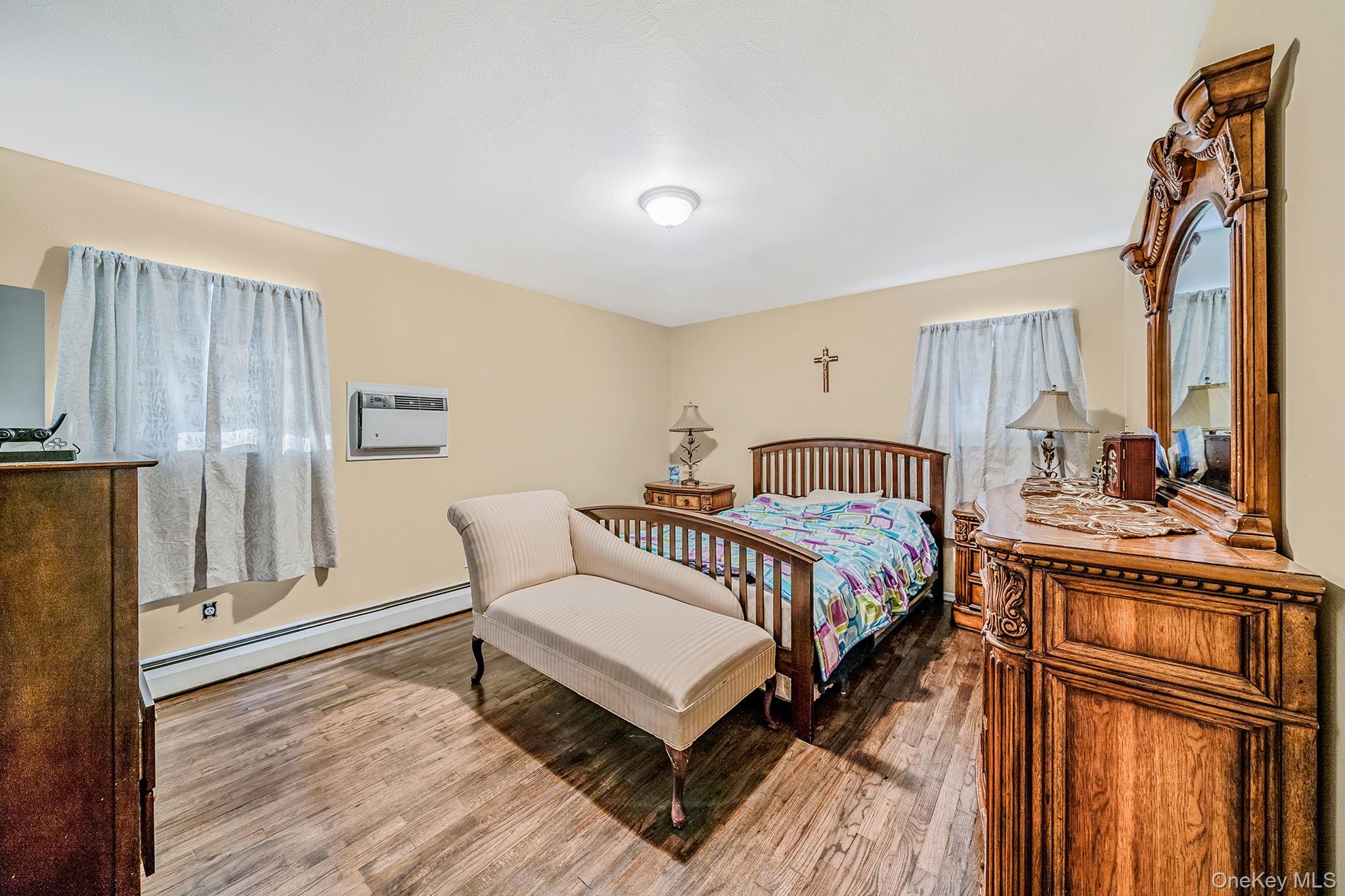 #10 photo, 27 Kenwood Drive, Bohemia , NY 11716