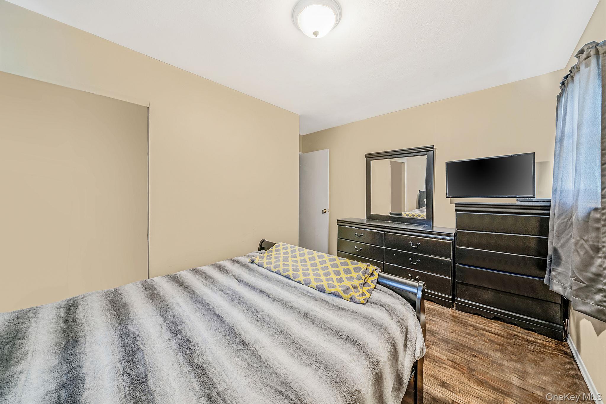 #14 photo, 27 Kenwood Drive, Bohemia , NY 11716