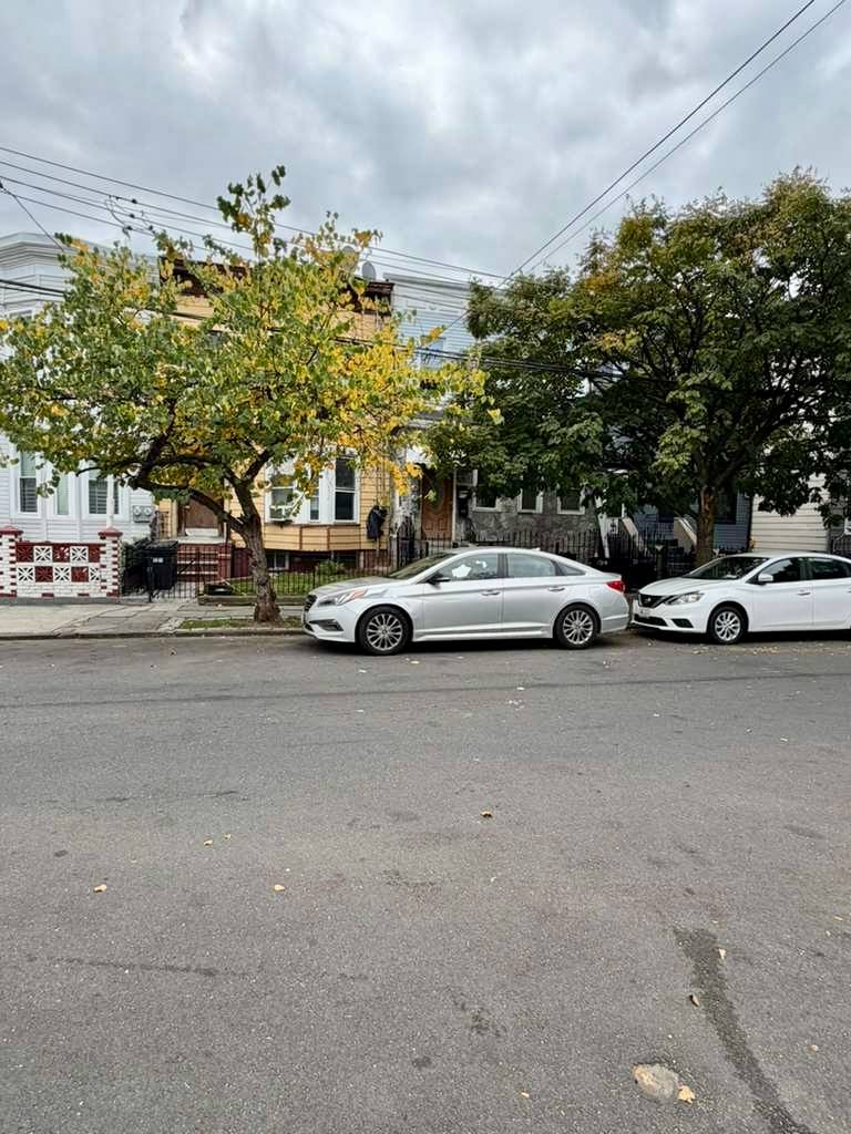 #3 photo, 406 Chestnut St, East New York , NY 11208