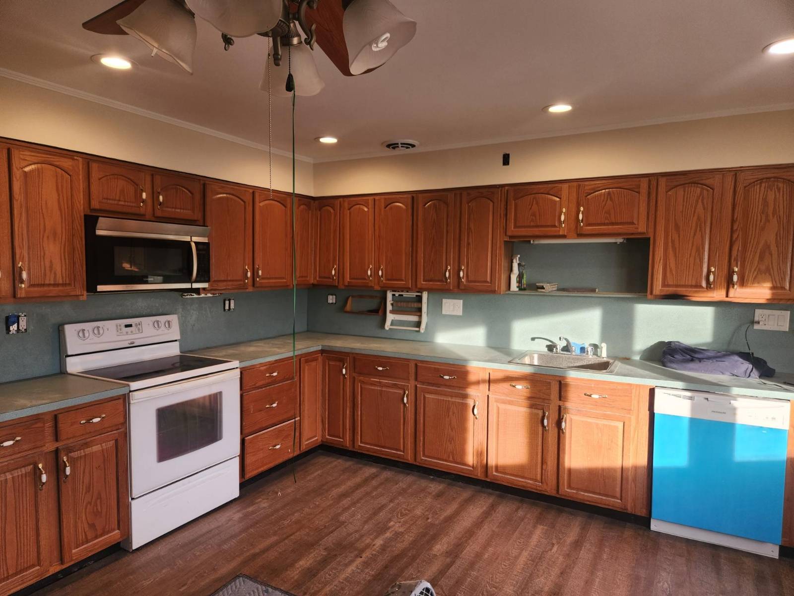 #2 photo, 24 Poplar Pl, #2, Bay Shore , NY 11706