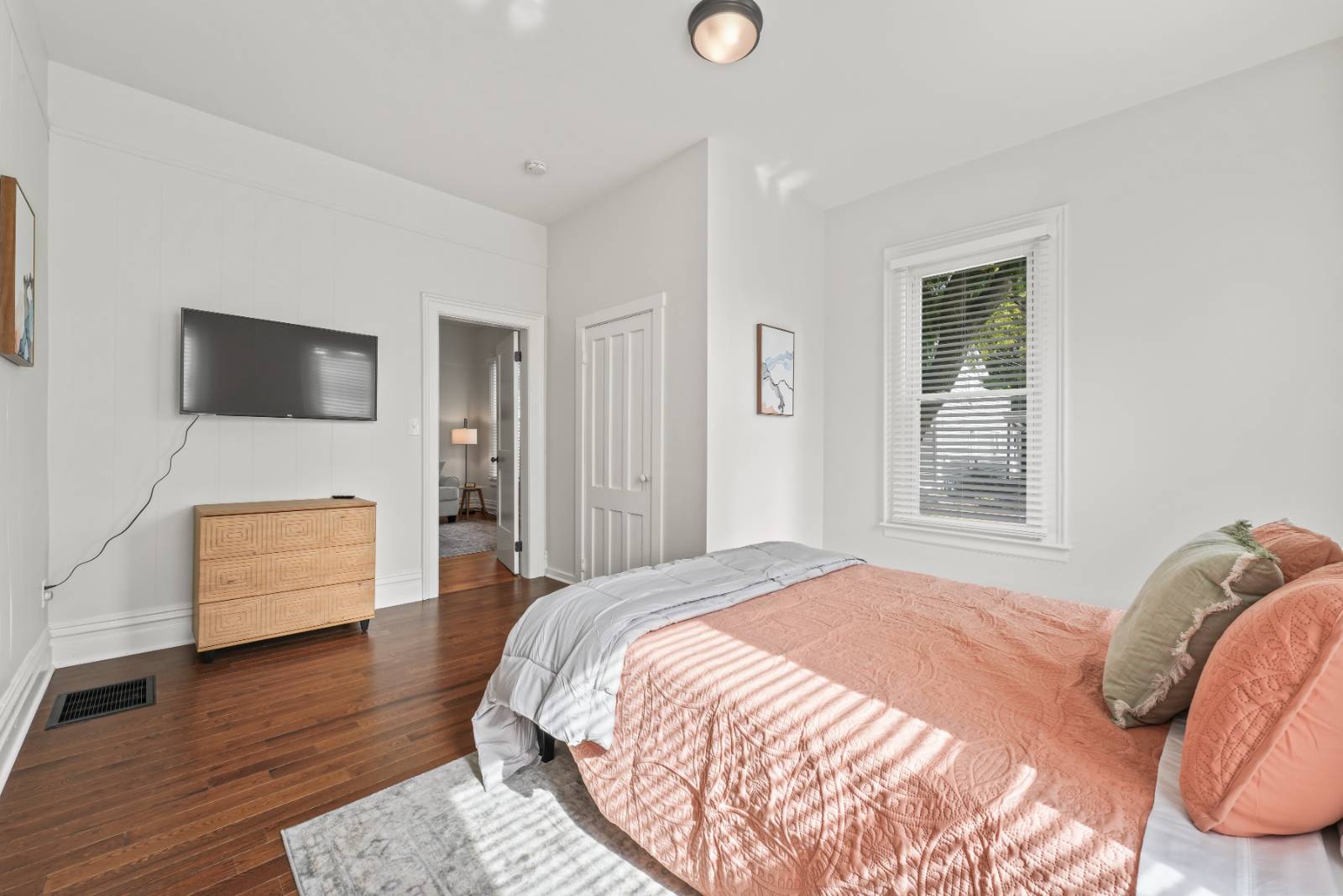 #7 photo, 1 Oak Street, Saratoga Springs , NY 12866