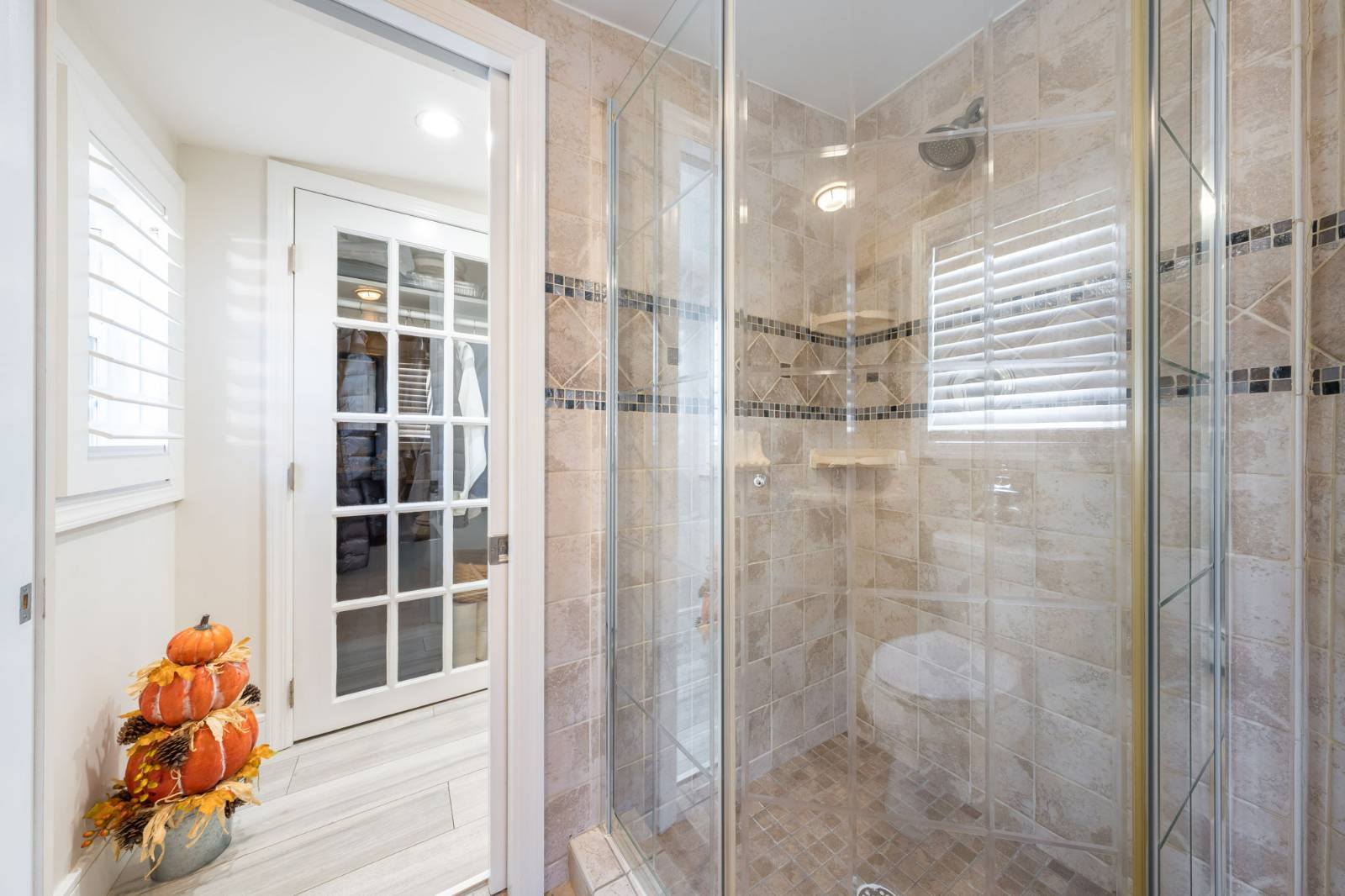 #18 photo, 58-33 71 St, Maspeth , NY 11378