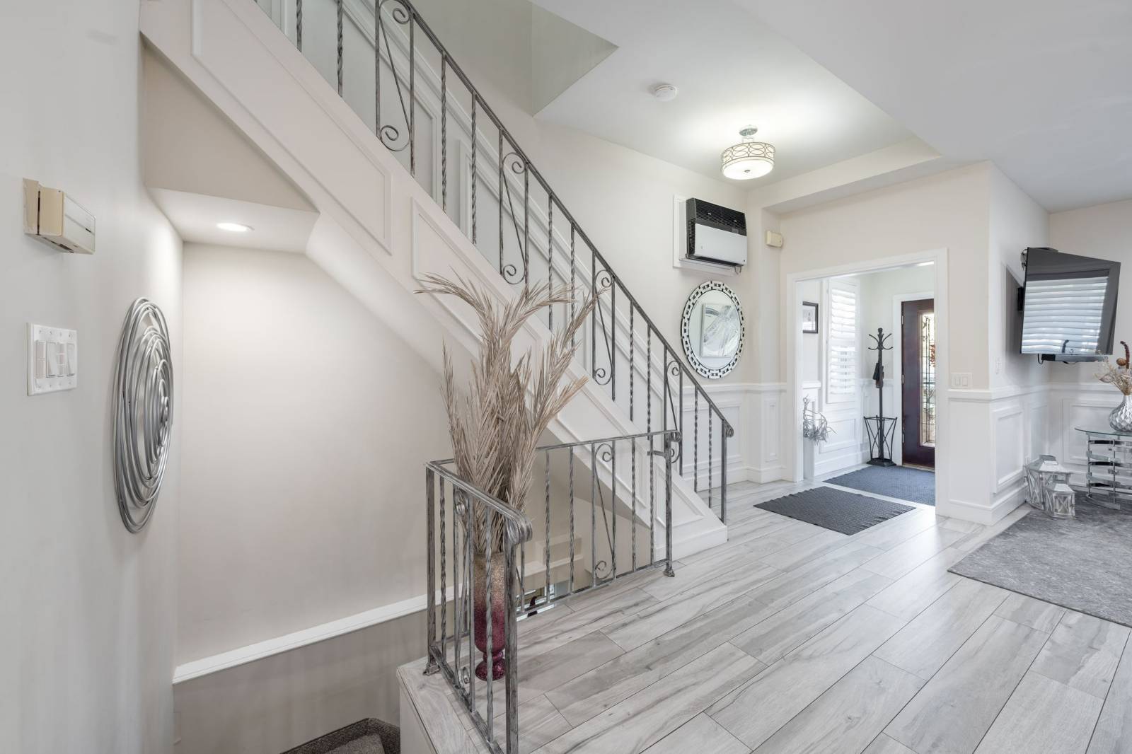 #7 photo, 58-33 71 St, Maspeth , NY 11378