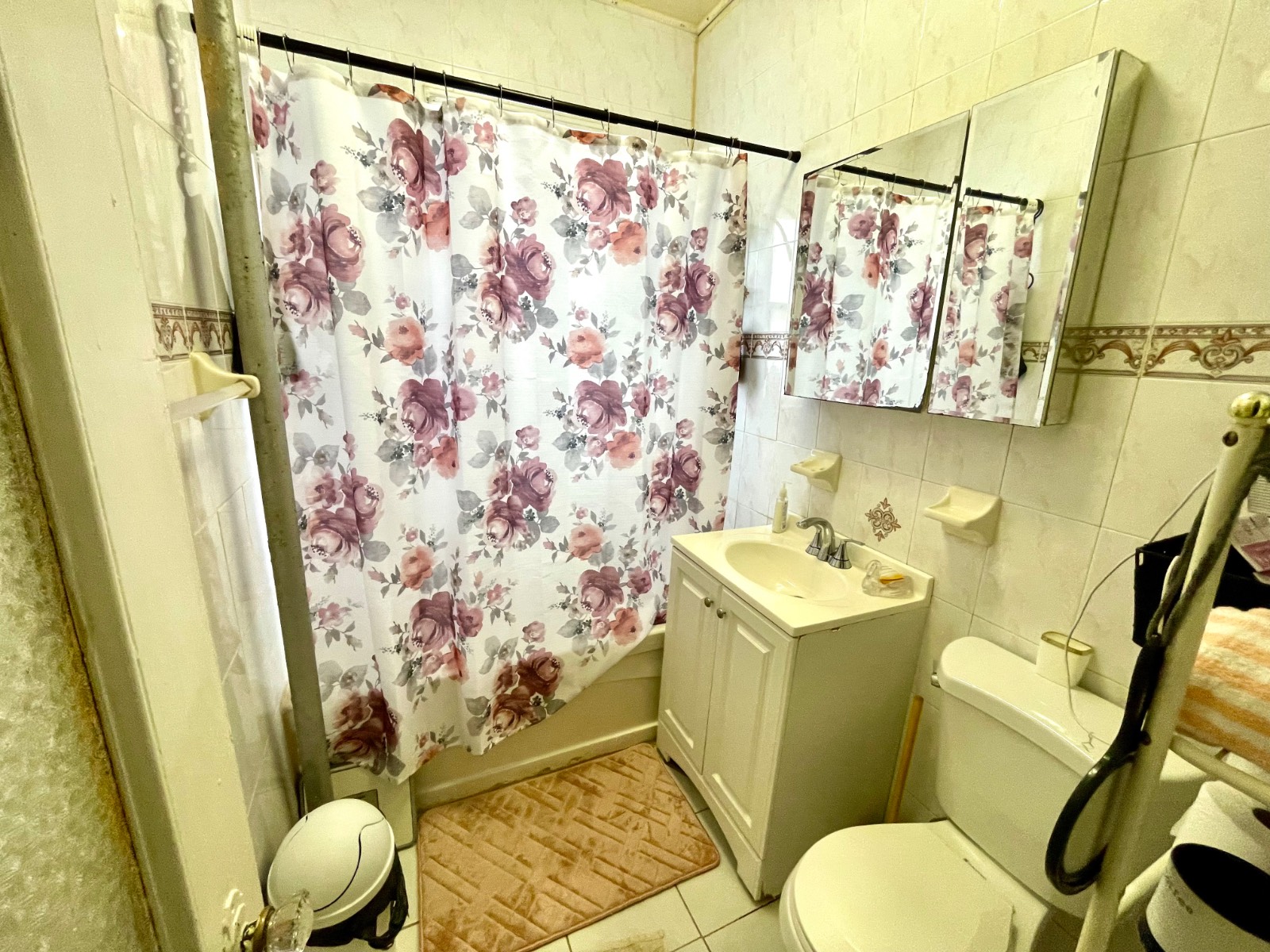 #7 photo, 2726  Pearsall Avenue, Laconia , NY 10469