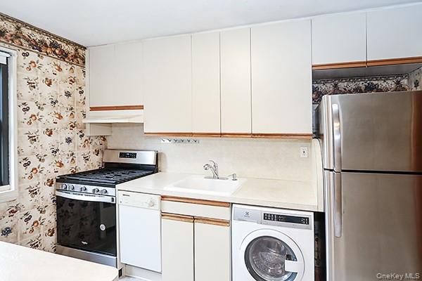 #3 photo, 57-54 244th Street, Douglaston , NY 11362