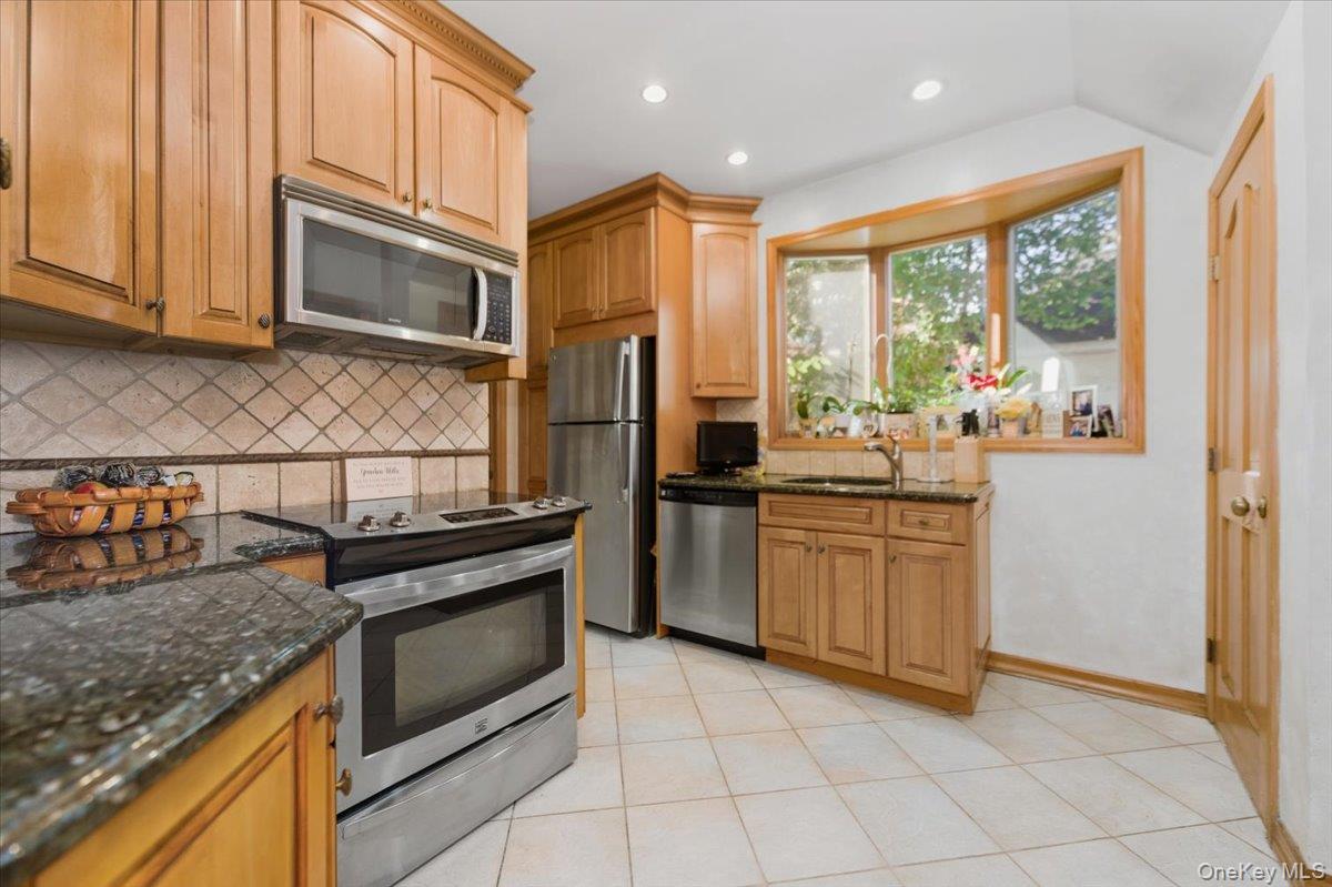 #10 photo, 1053 Quentin Place, Woodmere , NY 11598