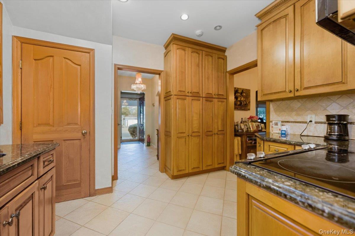 #11 photo, 1053 Quentin Place, Woodmere , NY 11598