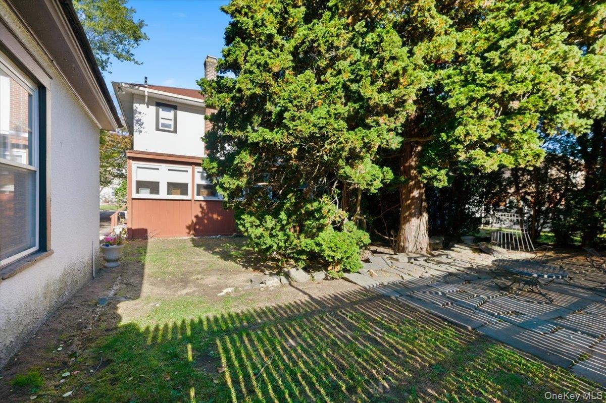 #19 photo, 1053 Quentin Place, Woodmere , NY 11598