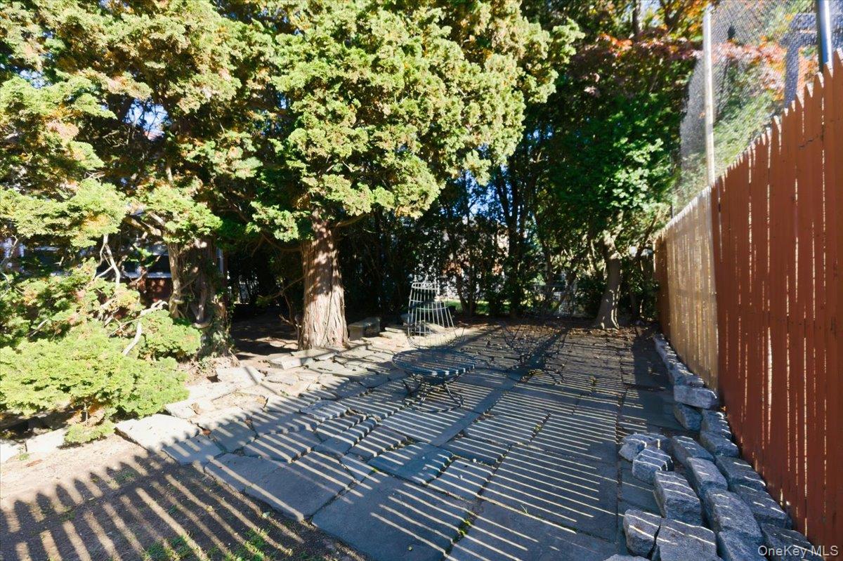 #20 photo, 1053 Quentin Place, Woodmere , NY 11598