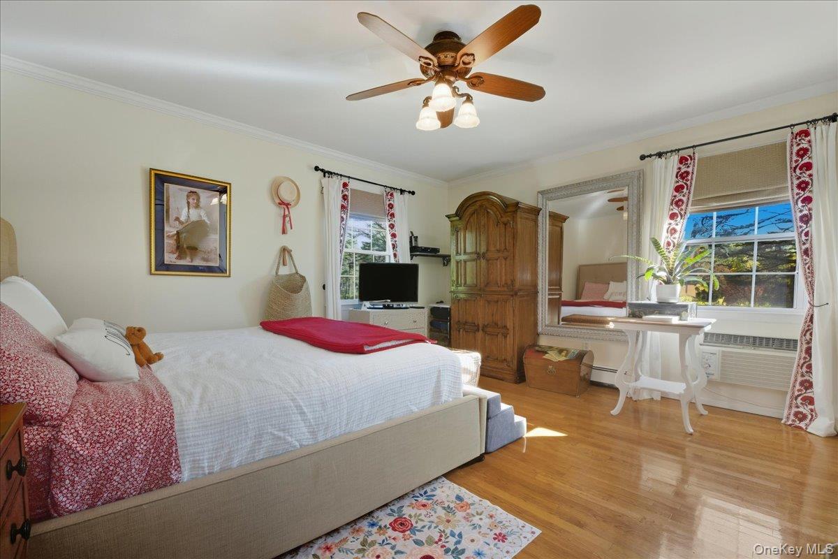 #11 photo, 72 Harrison Street, Garden City , NY 11530