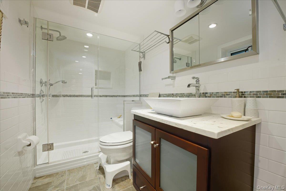 #16 photo, 72 Harrison Street, Garden City , NY 11530