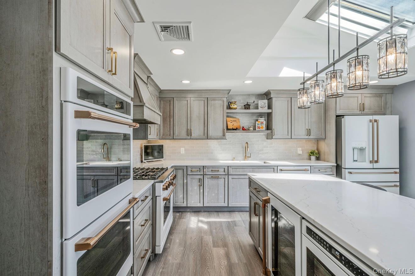 #11 photo, 25 Harbor Court, Copiague , NY 11726