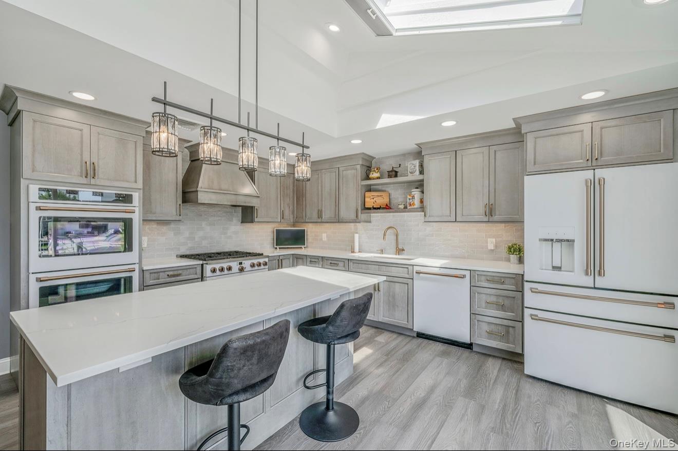 #13 photo, 25 Harbor Court, Copiague , NY 11726