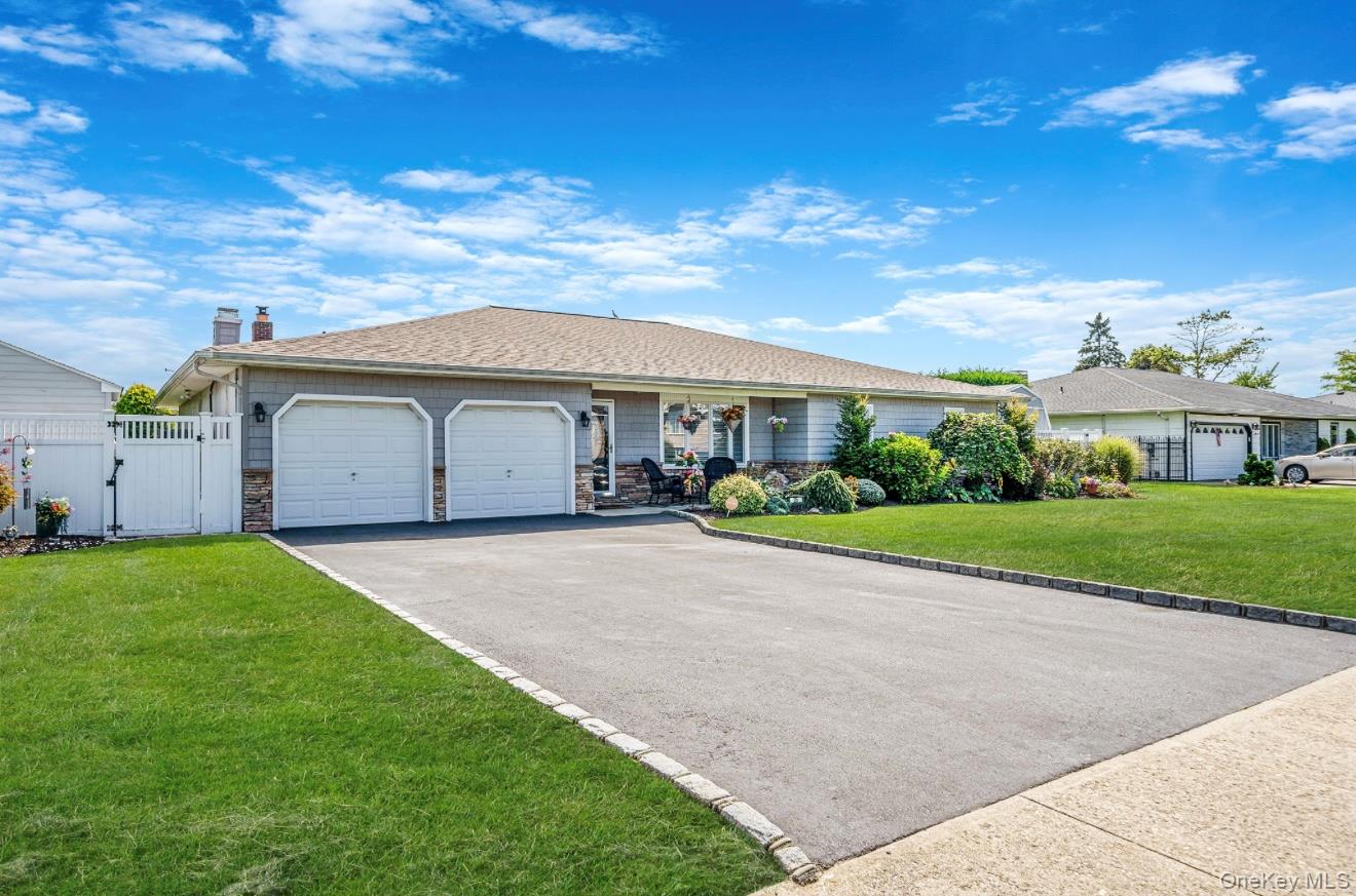 #3 photo, 25 Harbor Court, Copiague , NY 11726