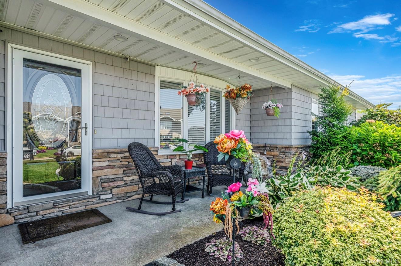 #5 photo, 25 Harbor Court, Copiague , NY 11726