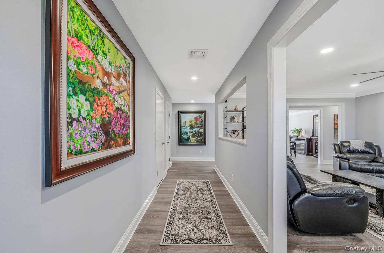 #6 photo, 25 Harbor Court, Copiague , NY 11726