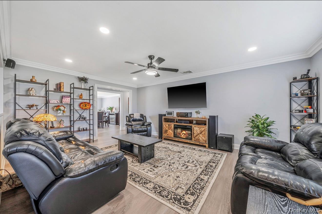 #7 photo, 25 Harbor Court, Copiague , NY 11726