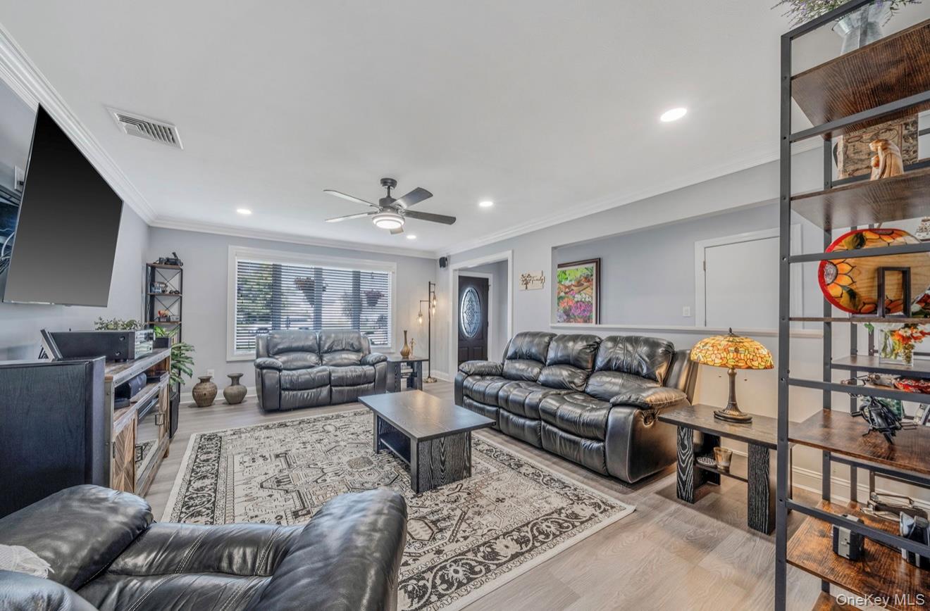 #8 photo, 25 Harbor Court, Copiague , NY 11726