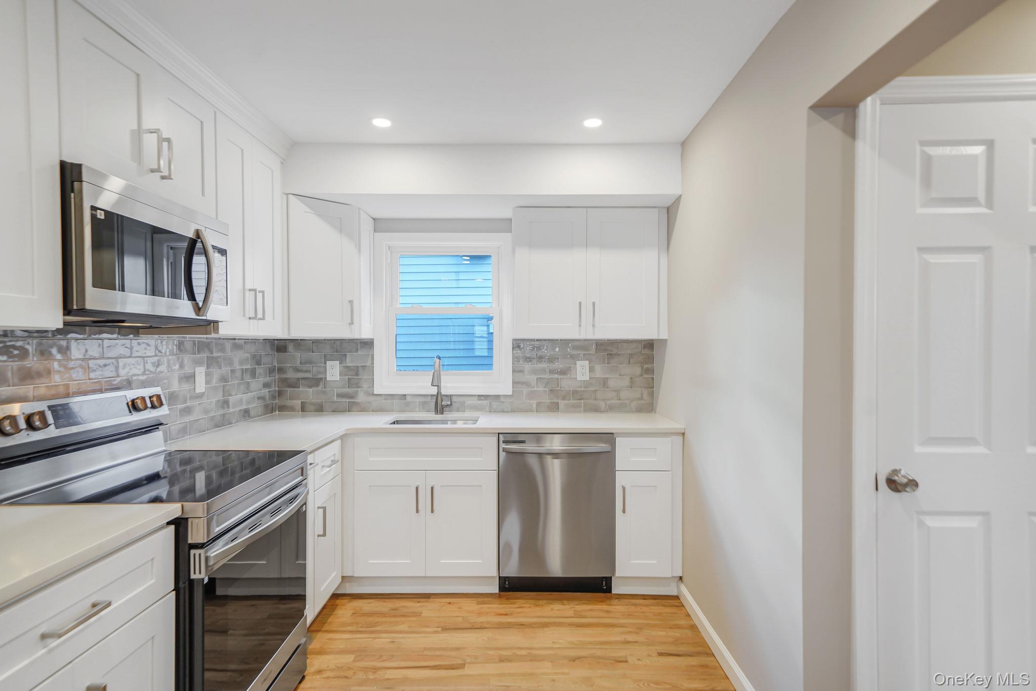 #18 photo, 116 Parkhill Avenue, Massapequa , NY 11758