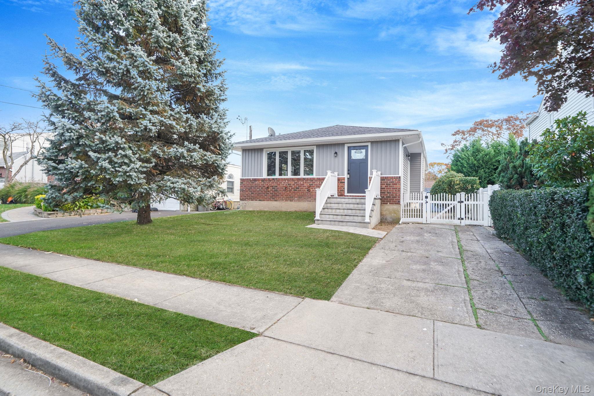 #2 photo, 116 Parkhill Avenue, Massapequa , NY 11758