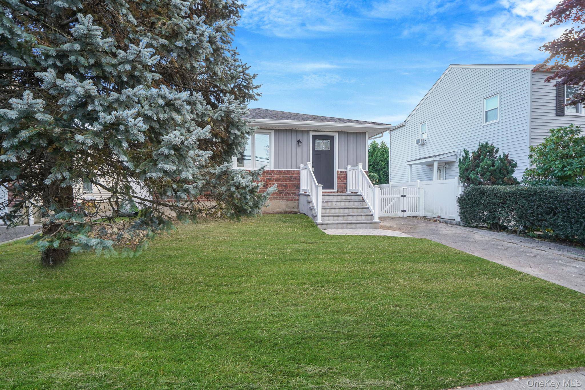 #4 photo, 116 Parkhill Avenue, Massapequa , NY 11758