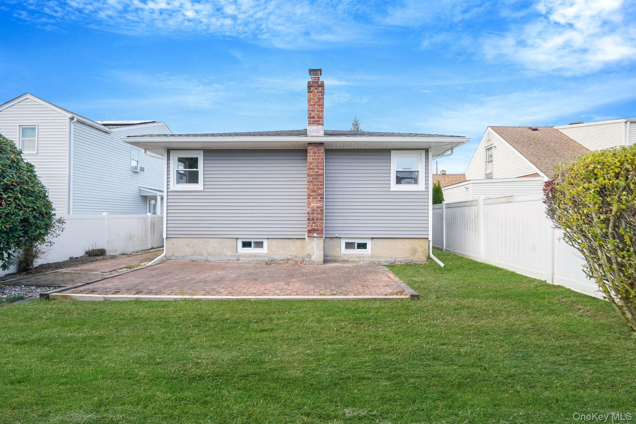 #8 photo, 116 Parkhill Avenue, Massapequa , NY 11758