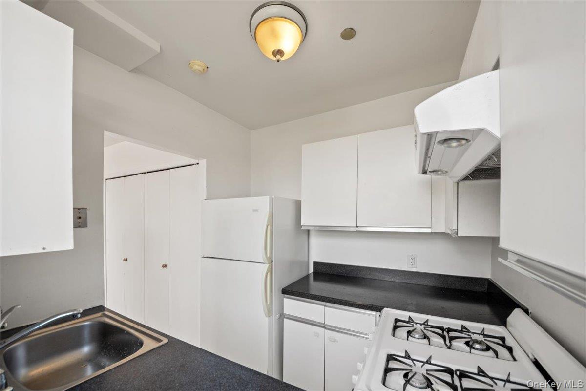 #5 photo, 23 Water Grant Street, Yonkers , NY 10701