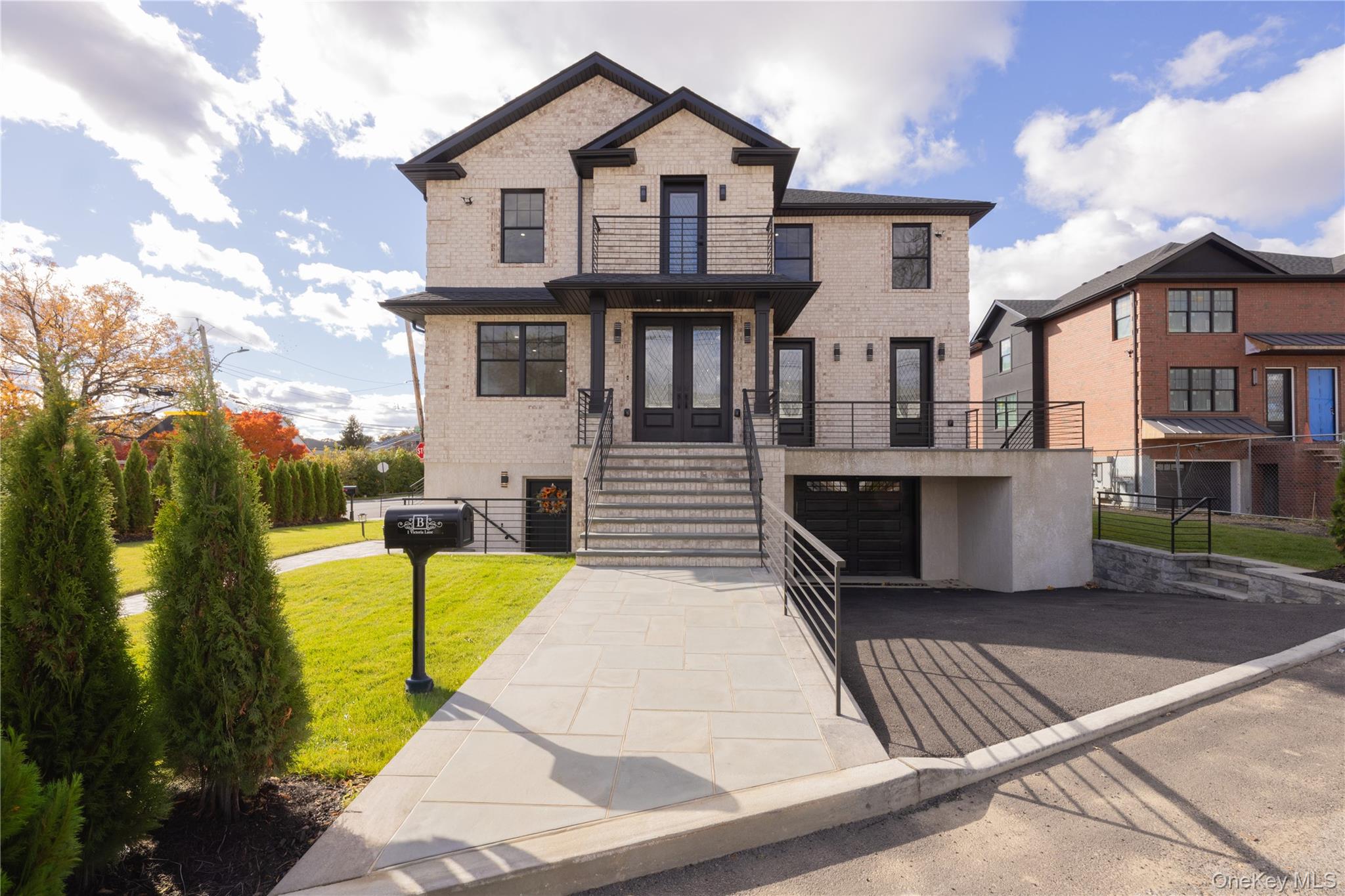 #2 photo, 1 Victoria Lane, Yonkers , NY 10701