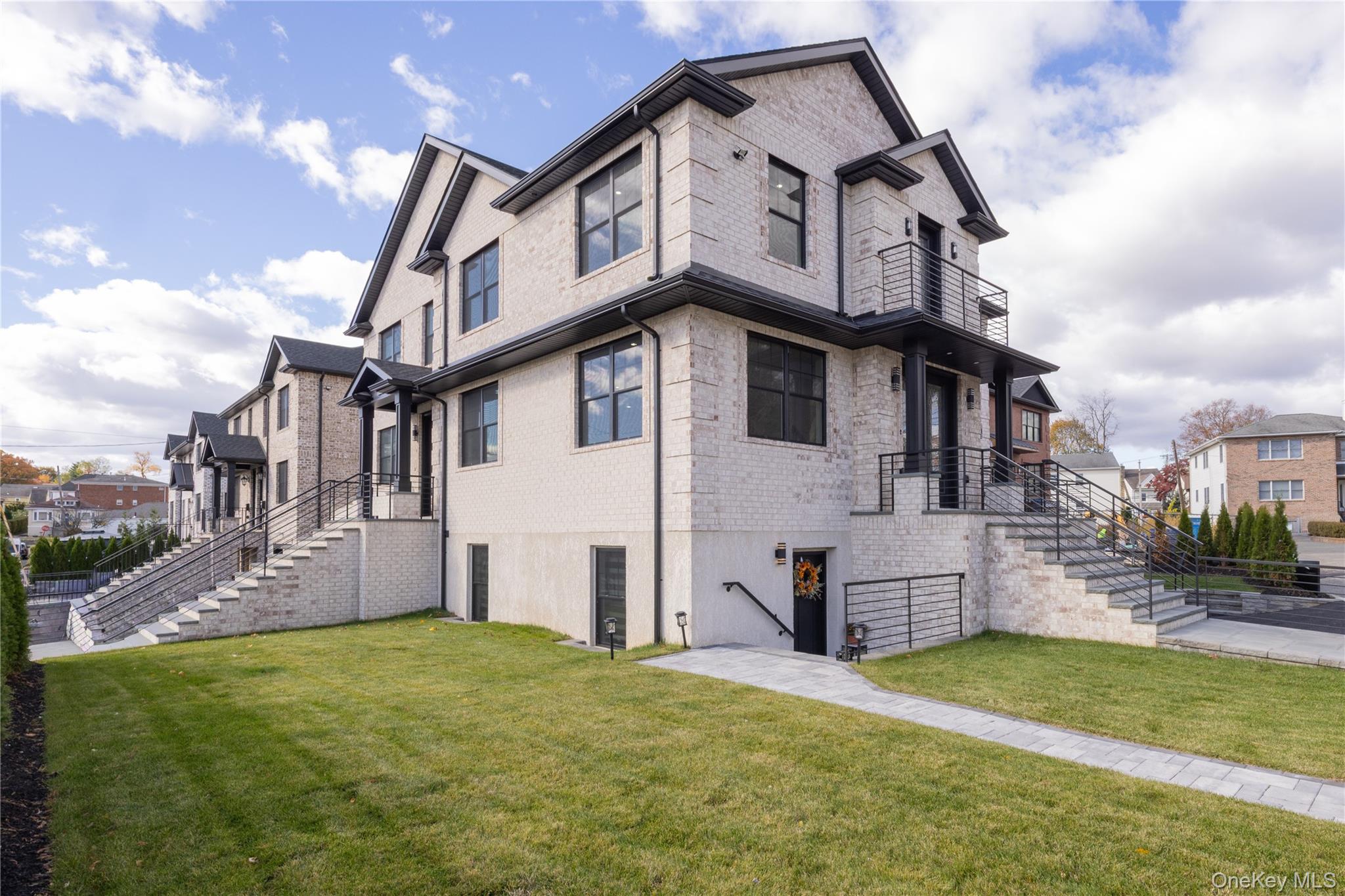 #5 photo, 1 Victoria Lane, Yonkers , NY 10701