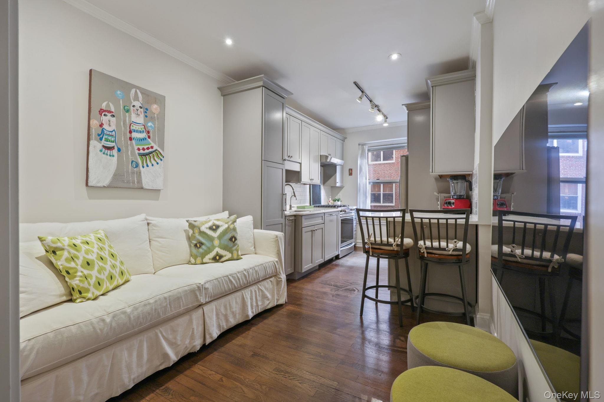 #8 photo, 250 Bronxville Road, Bronxville , NY 10708