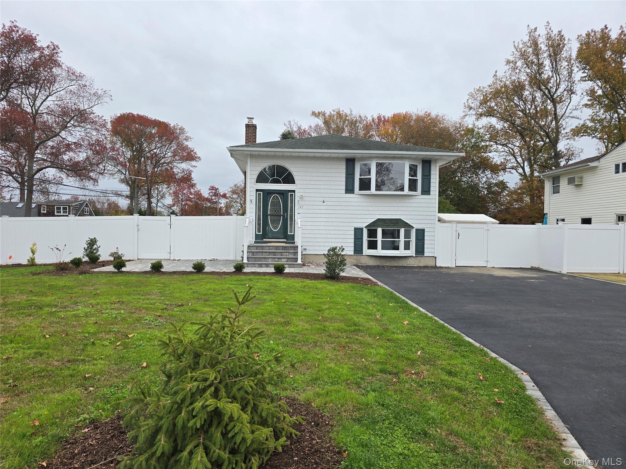 #1 photo, 147 Connetquot Road, Oakdale , NY 11769