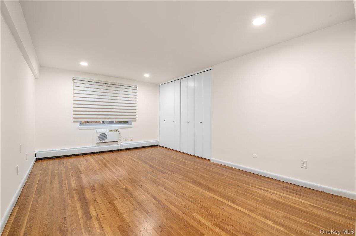 #12 photo, 25 Chapel Place, Great Neck , NY 11021