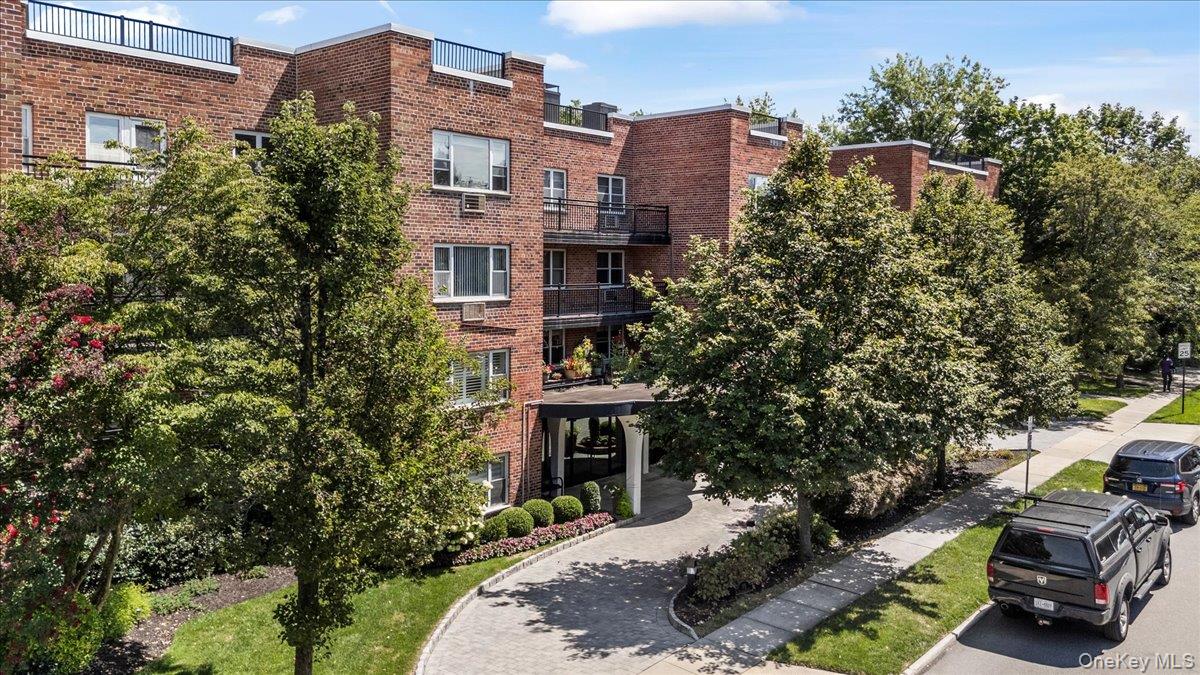 #16 photo, 25 Chapel Place, Great Neck , NY 11021