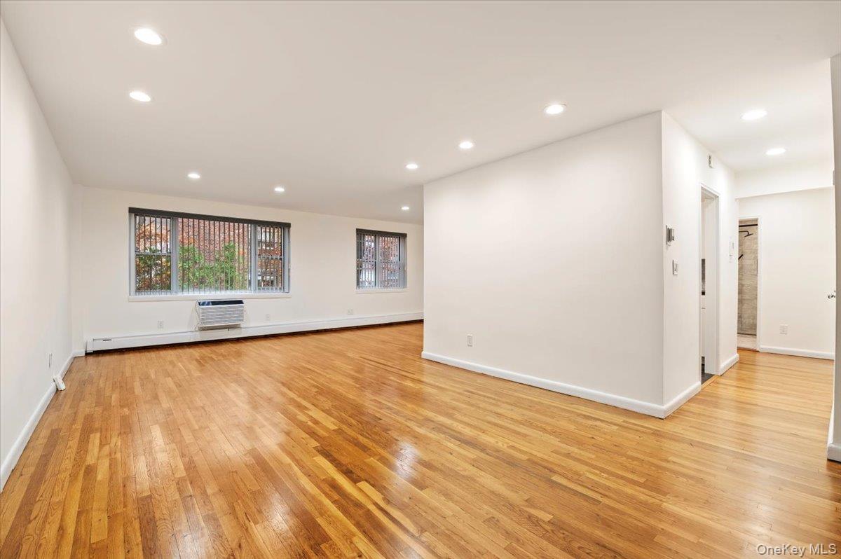 #2 photo, 25 Chapel Place, Great Neck , NY 11021