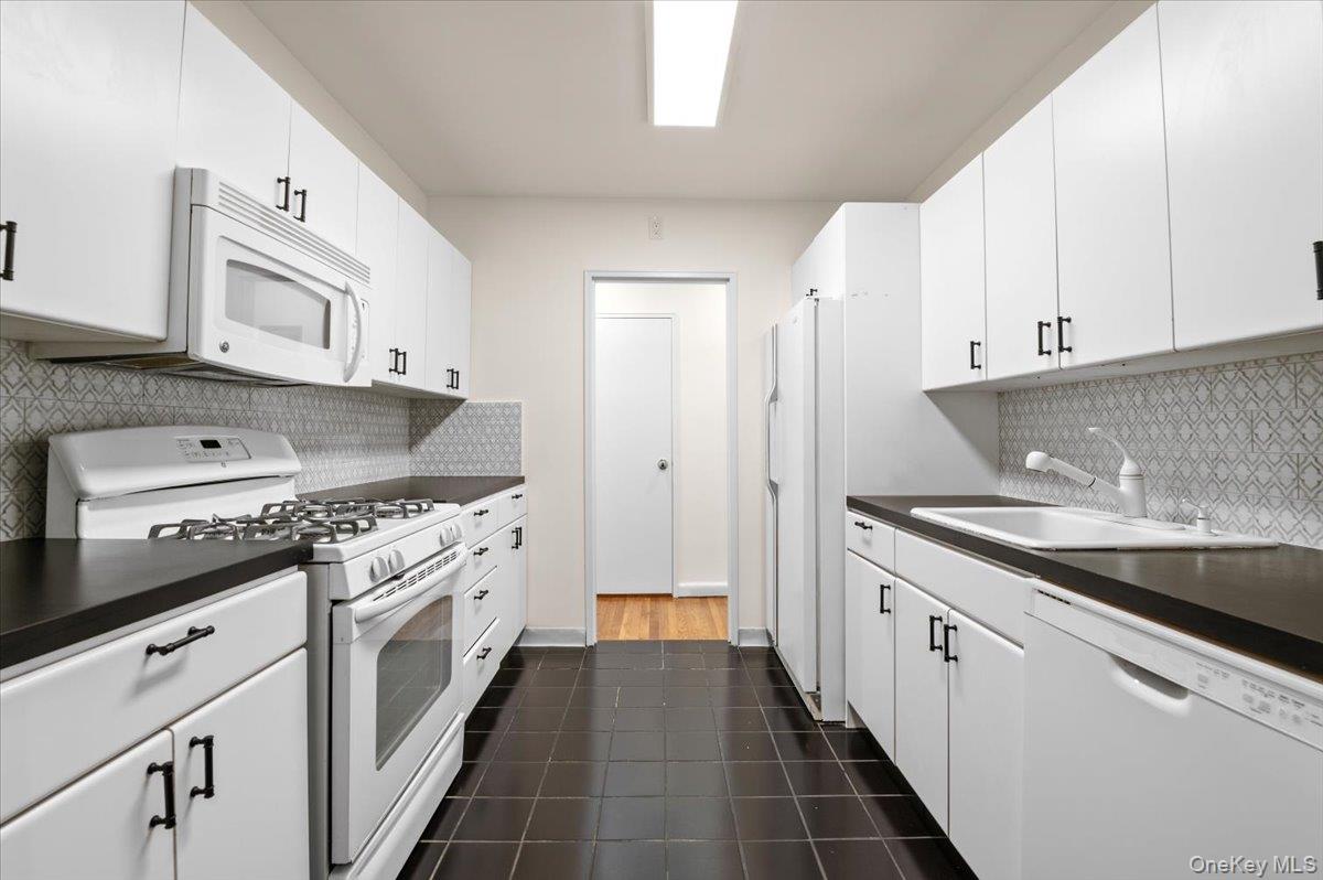 #5 photo, 25 Chapel Place, Great Neck , NY 11021