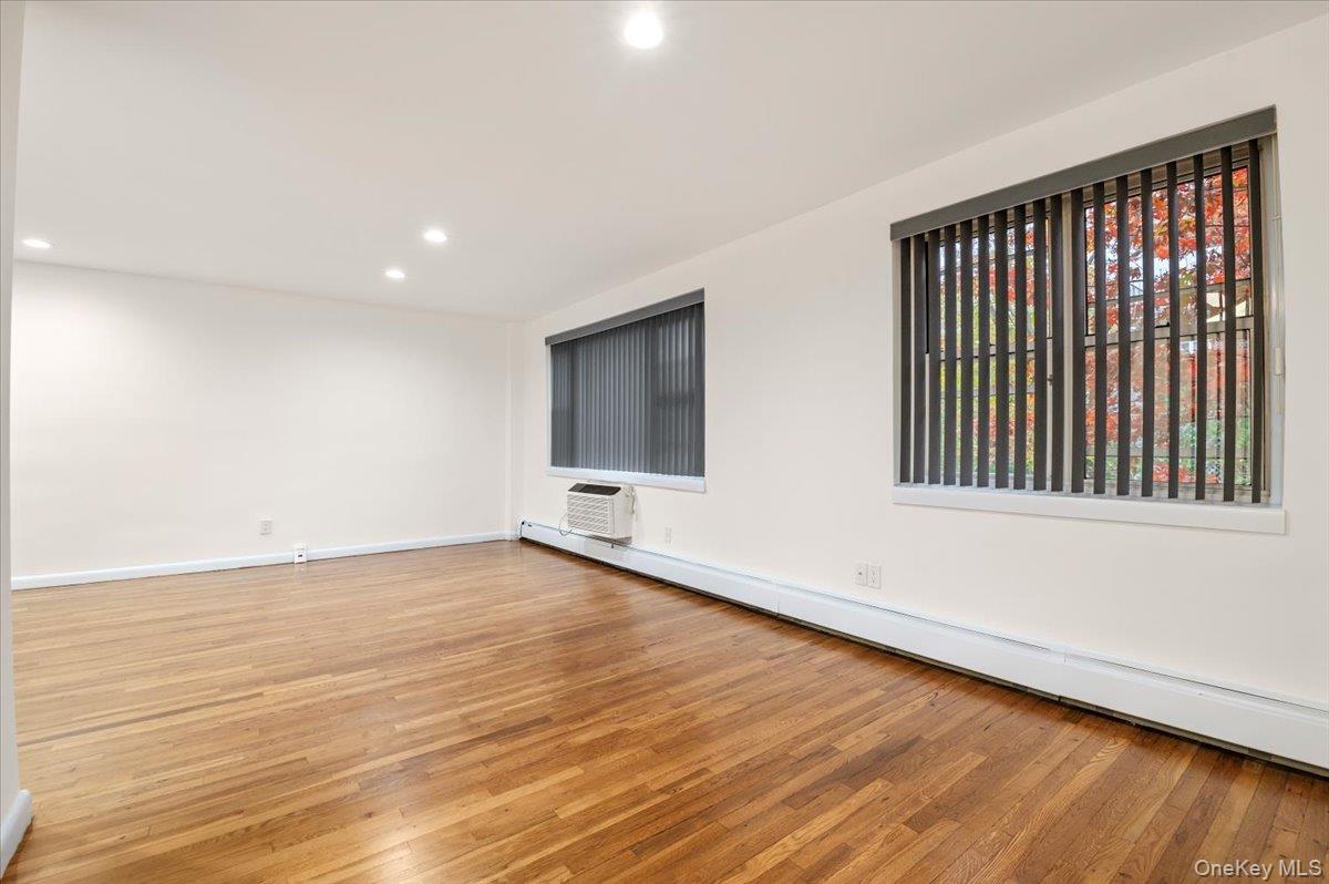 #8 photo, 25 Chapel Place, Great Neck , NY 11021