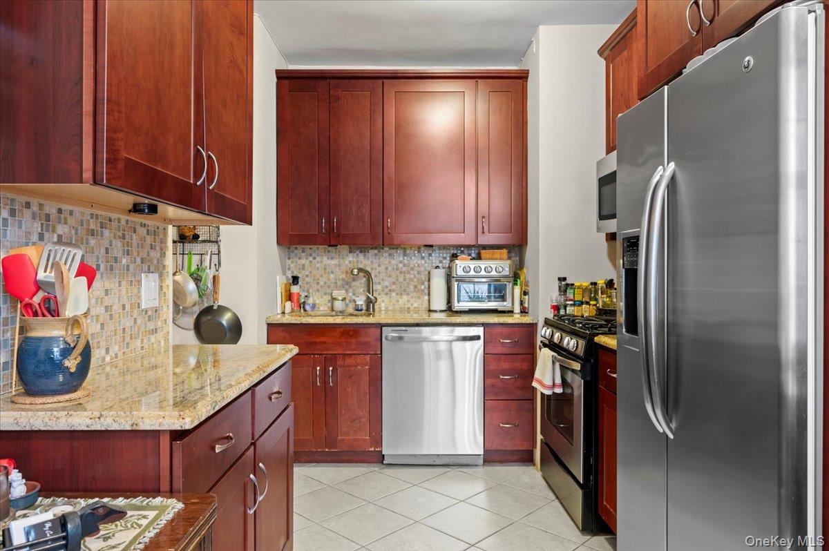 #15 photo, 2 Westchester Ave, White Plains , NY 10601