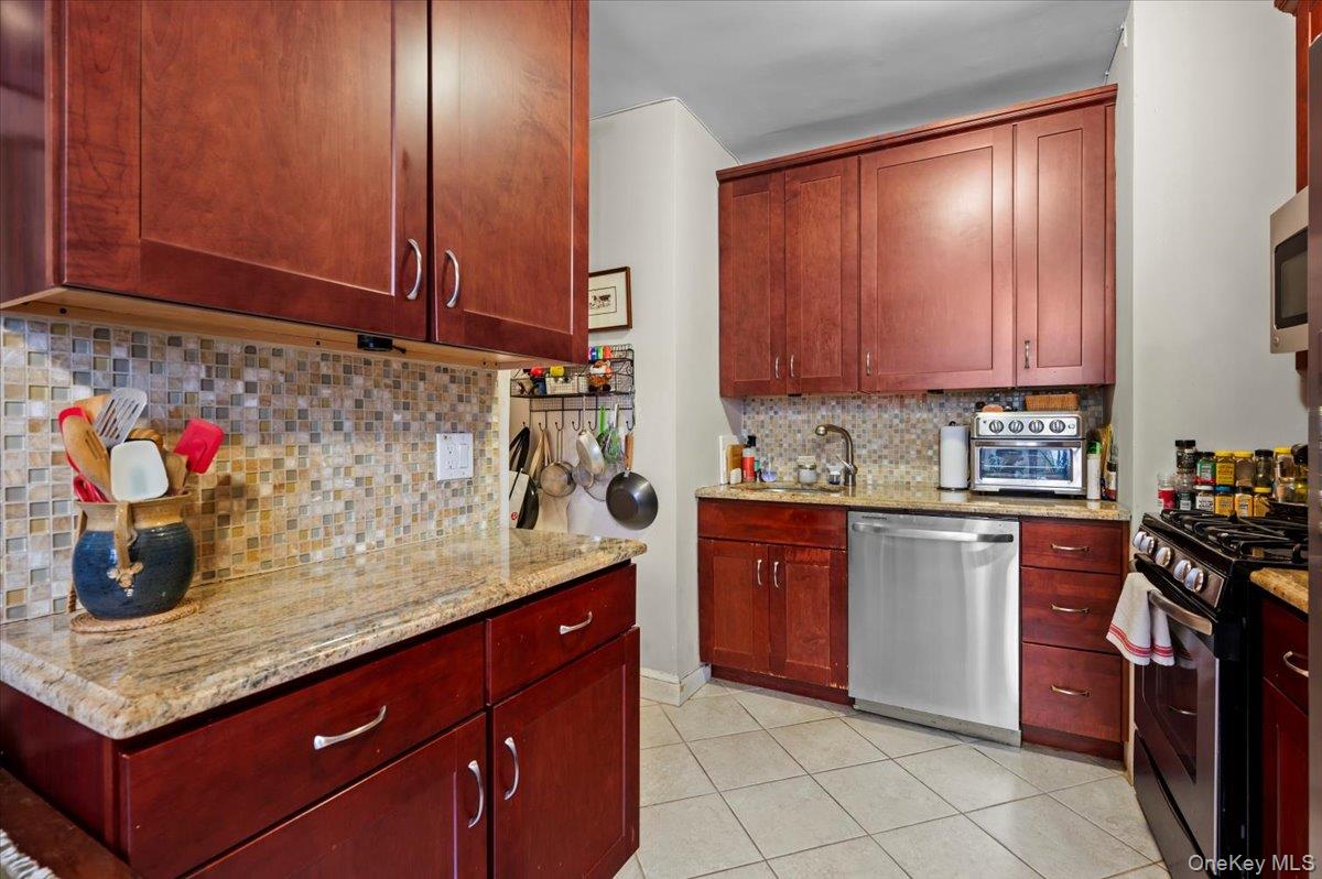 #16 photo, 2 Westchester Ave, White Plains , NY 10601